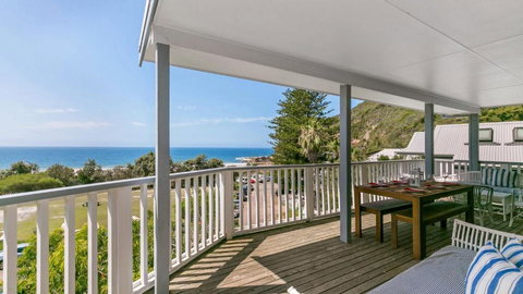 Salty Air Beachside Cottage At Killcare - New Castle Holiday 2