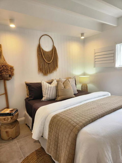 SALTY PALMS -Seaside Studio Apartment - New Castle Holiday 1