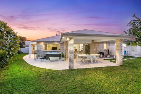 Salty Pause At Bondi House - With Spa And Pet Friendly! - New Castle Holiday 3