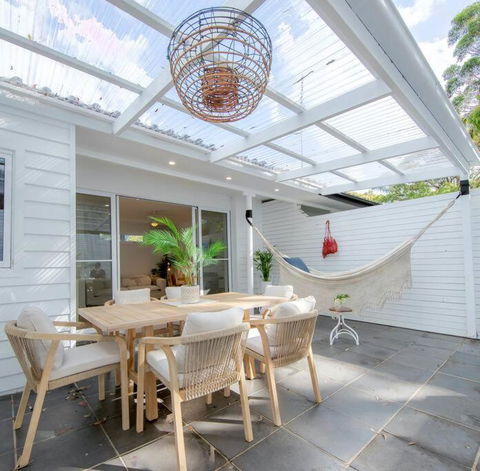 SALTY SNOOZE - Your Coastal Holiday House - New Castle Holiday 0
