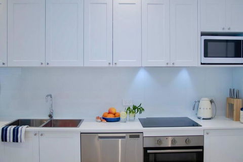 SALTY SNOOZE - Your Coastal Holiday House - New Castle Holiday 3