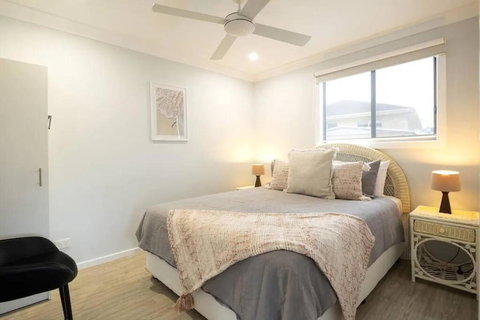 Salty Vibes - New Castle Holiday 0