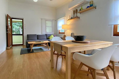 SALTYS AMITY POINT - New Castle Holiday 3