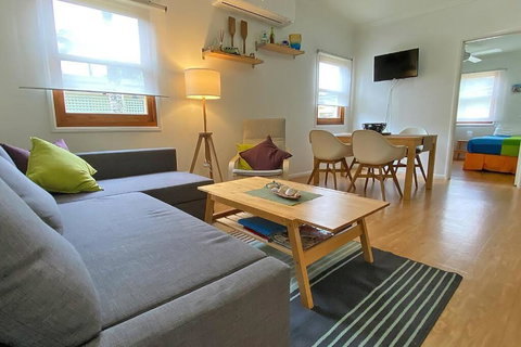 SALTYS AMITY POINT - New Castle Holiday 2