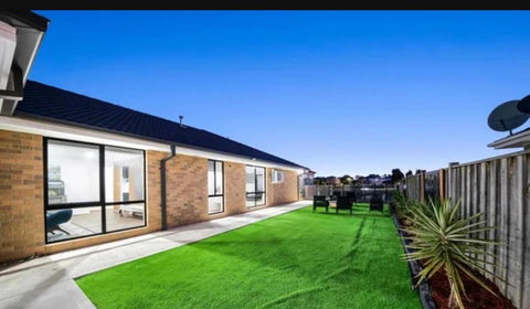 Sanctuary Lakes Holiday House - New Castle Holiday 1