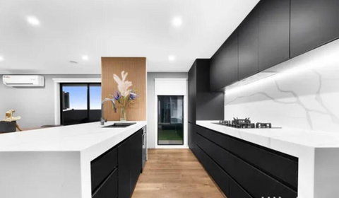 Sanctuary Lakes Holiday House - New Castle Holiday 3