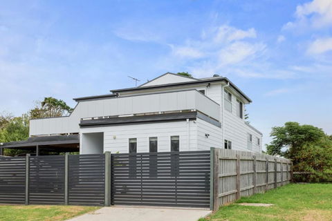Sanctuary Lodge By Ready Set Stay - BYO LINEN & TOWELS - New Castle Holiday 2