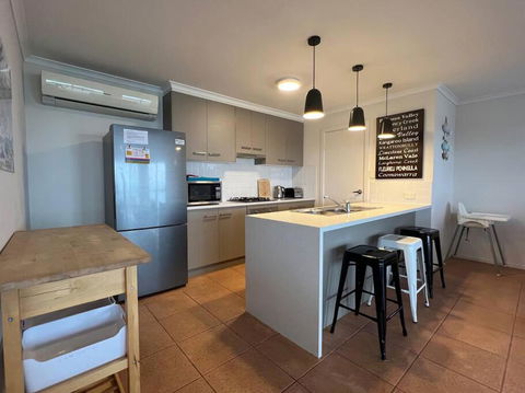 Sandcastle - A Esplanade Place, Stunning Views - New Castle Holiday 0