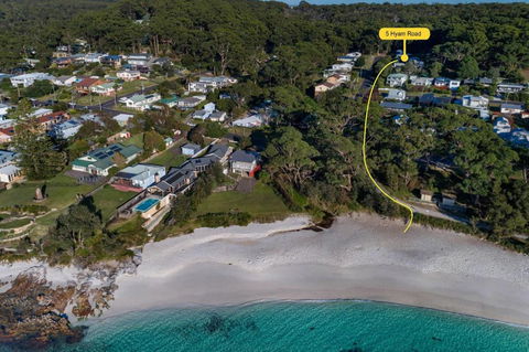 Sandlines At Hyams Beach - New Castle Holiday 1