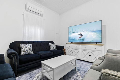 Sandown Beachside Cottage - New Castle Holiday 1