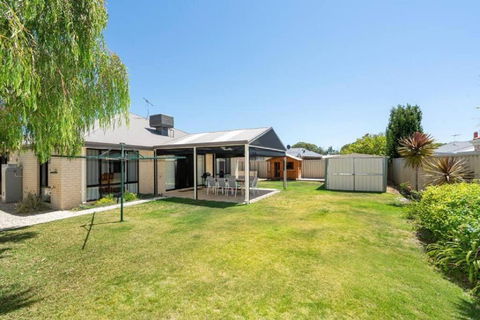 Sandpiper House - Family & Pet Friendly - New Castle Holiday 1