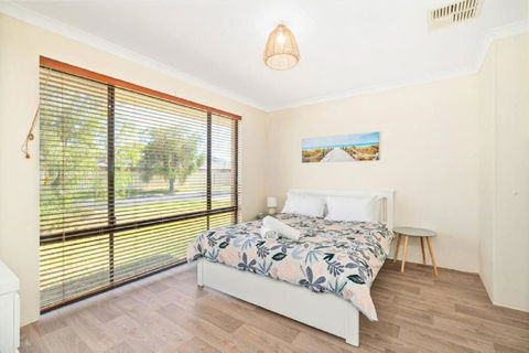 Sandpiper House - Family & Pet Friendly - New Castle Holiday 3