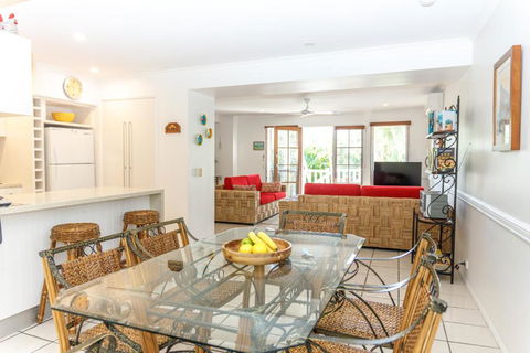 Sandy Beach Resort - New Castle Holiday 3