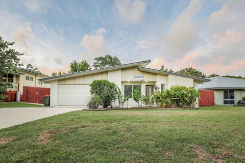 Sandy Burrows - New Castle Holiday 3