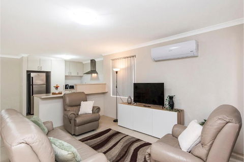 Serene Oasis - 3 Bedroom Getaway - New Castle Holiday 0
