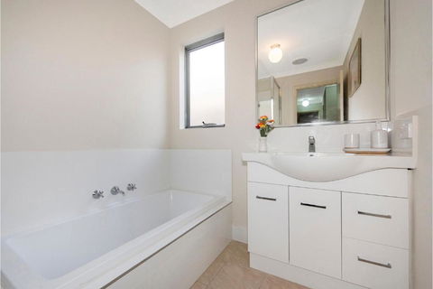 Serene Oasis - 3 Bedroom Getaway - New Castle Holiday 1