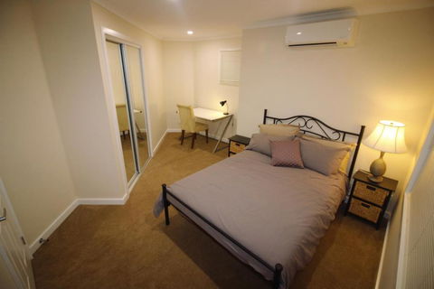Silver House - Melbourne Airport Accommodation - New Castle Holiday 1