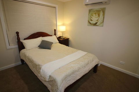 Silver House - Melbourne Airport Accommodation - New Castle Holiday 2