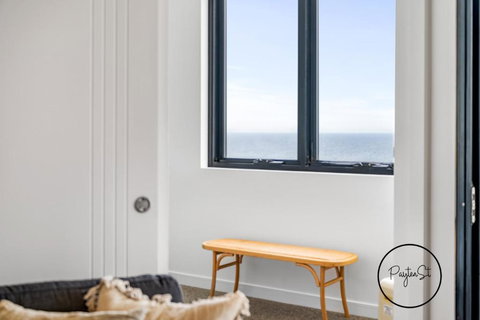 Simply Stunning - New Castle Holiday 1