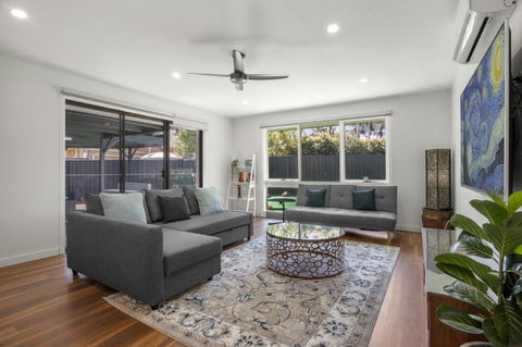 Spacious 3-Bed House With Outdoor Dining & BBQ - New Castle Holiday 0