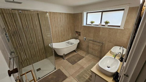 Spacious Holiday Home - Waikerie - New Castle Holiday 2