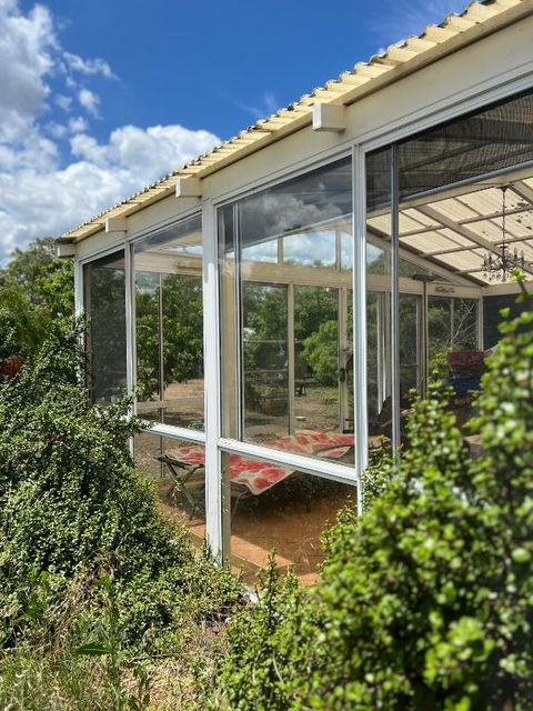 StayAU Farmstay Escape Pastoral Fruit Picking - New Castle Holiday 0