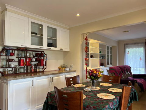 StayAU Farmstay Escape Pastoral Fruit Picking - New Castle Holiday 1