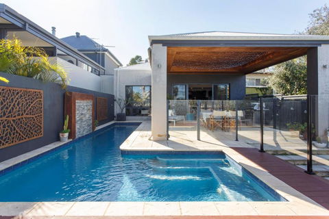 Stella Retreat - Townhouse With Pool - New Castle Holiday 0