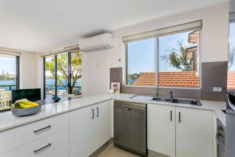 STG38 - Stunning Waterfront Apartment - Drummoyne - New Castle Holiday 2