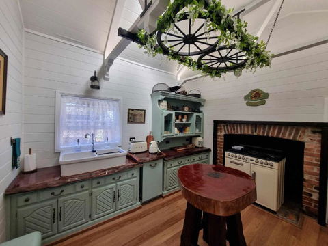 Storekeepers Cottage Guesthouse - New Castle Holiday 0