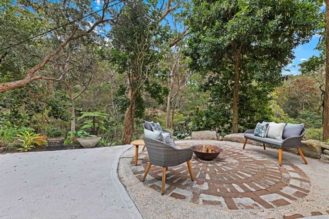 Stunning Peaceful Holiday Haven With Waterfall - New Castle Holiday 3