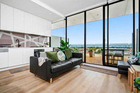 Stylish Urban Retreat Prime Location - New Castle Holiday 1