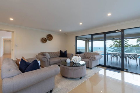 Sun Seeker At Marino - Expansive Luxury Pool Home - New Castle Holiday 1