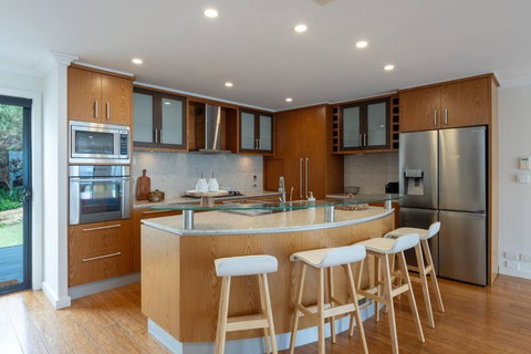 Sun Seeker At Marino - Expansive Luxury Pool Home - New Castle Holiday 3