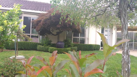 Sweet Holiday Home By The Golf Course - New Castle Holiday 0