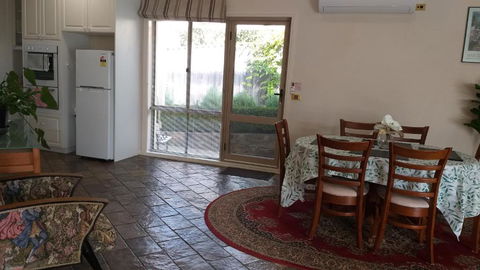 Sweet Holiday Home By The Golf Course - New Castle Holiday 3