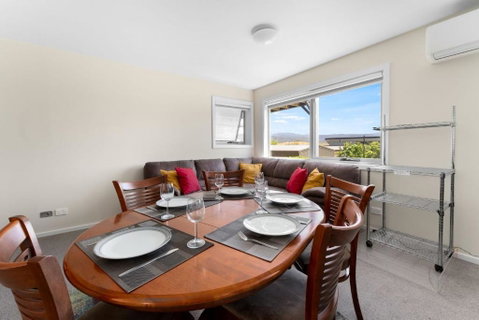 T Bar On Twynam - Modern 2BR Apartment L WiFi L Netflix L BBQ L Smart TV L Air-Con - New Castle Holiday 2