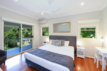 The Acreage Boutique Guesthouse with New Castle Holiday