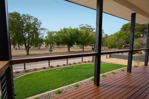 The Clyde Barossa Valley - New Castle Holiday 2