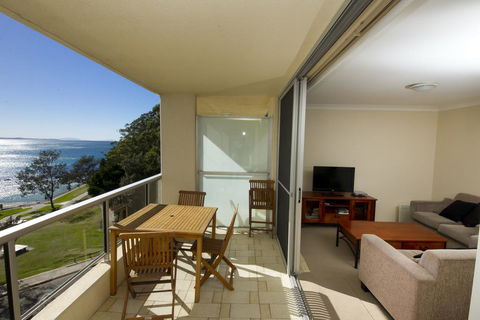Beachpoint, Unit 402, 28 North Street - New Castle Holiday 3