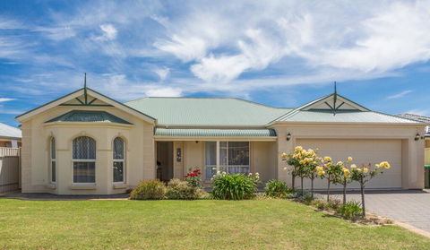 Beachside At Normanville - 7 Ronald Street - New Castle Holiday 1