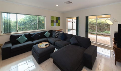 Beachside At Normanville - 7 Ronald Street - New Castle Holiday 0
