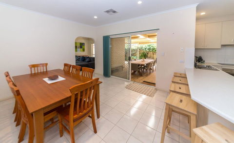 Beachside At Normanville - 7 Ronald Street - New Castle Holiday 2