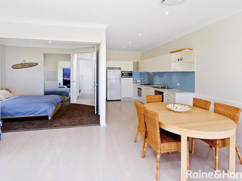 Beachside Bungalow #4 - 4/139 Avoca Drive, Avoca Beach - New Castle Holiday 3