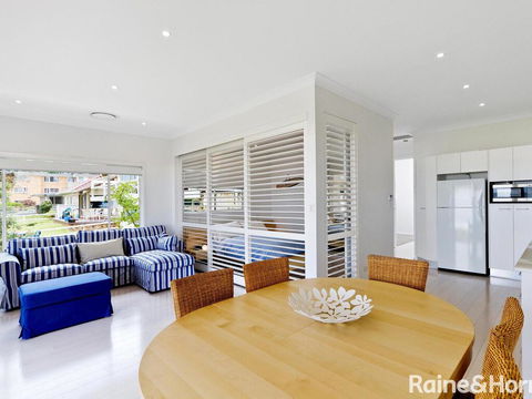 Beachside Bungalow #4 - 4/139 Avoca Drive, Avoca Beach - New Castle Holiday 1