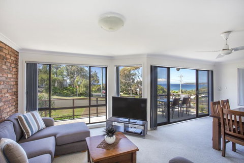 Beachside Getaway - New Castle Holiday 2