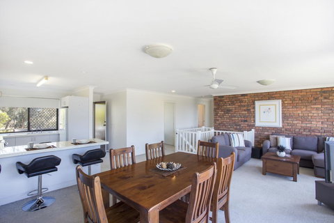 Beachside Getaway - New Castle Holiday 3