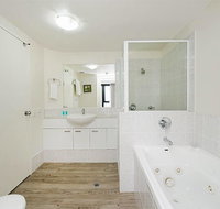 Beachside Neptune Resort Apt Upgraded - New Castle Holiday