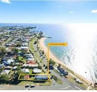 Beachside Queenslander - New Castle Holiday