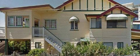 Beachside Queenslander - New Castle Holiday 2